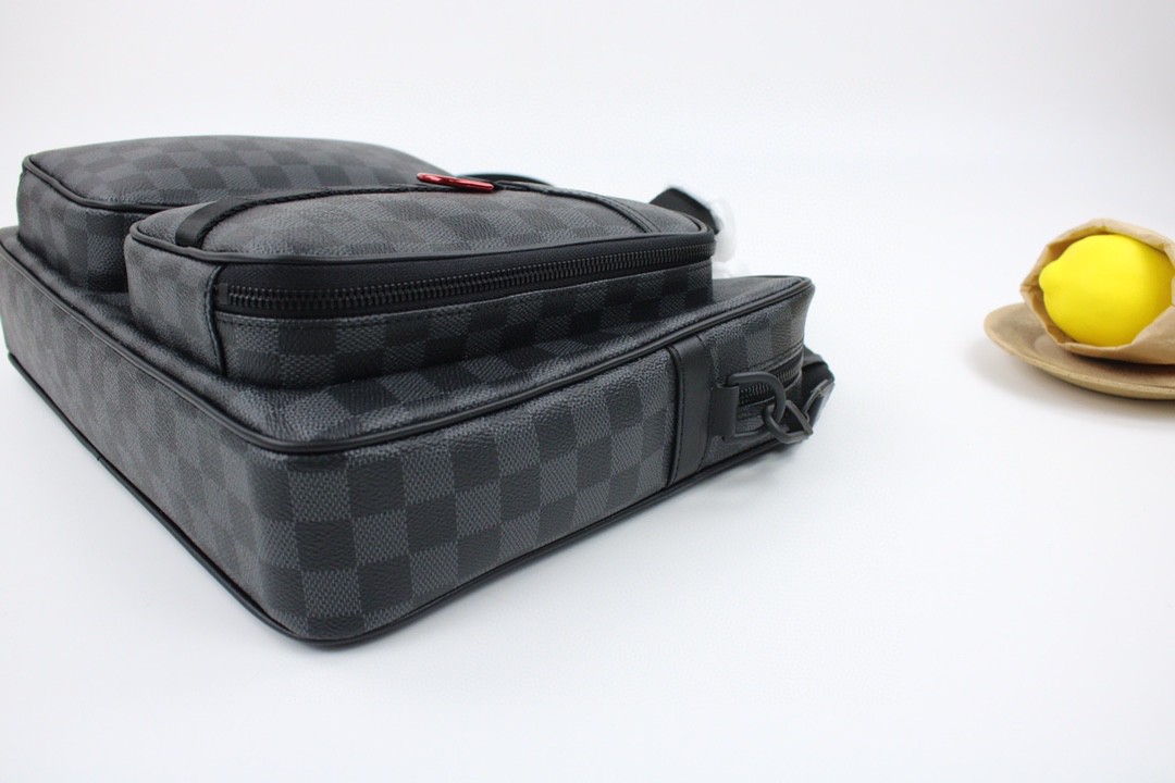 L0vis Vvtt0n UTILITY BUSINESS BAG N40278