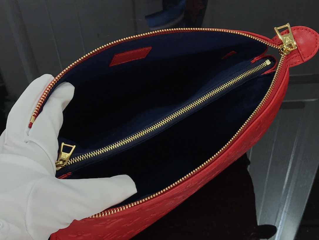 LV COUSSIN PM M57790 Red