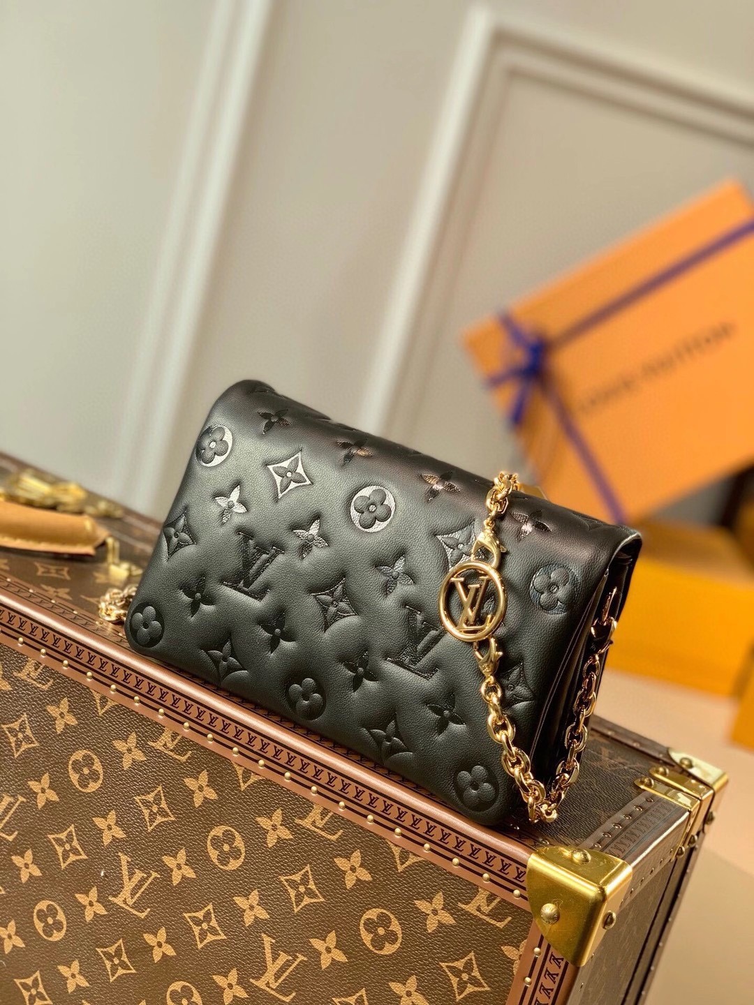 L0vis Vvtt0n Pochette Coussin Chain Bag