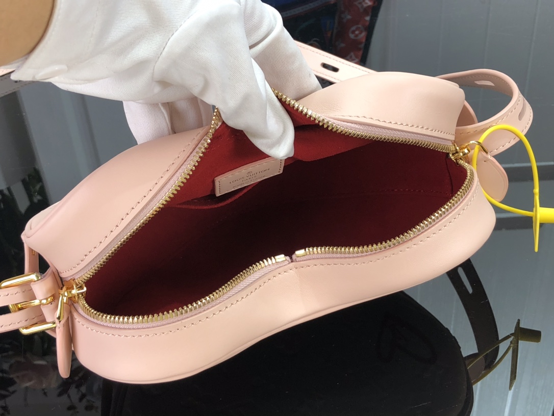 LV SAC COEUR M58738
