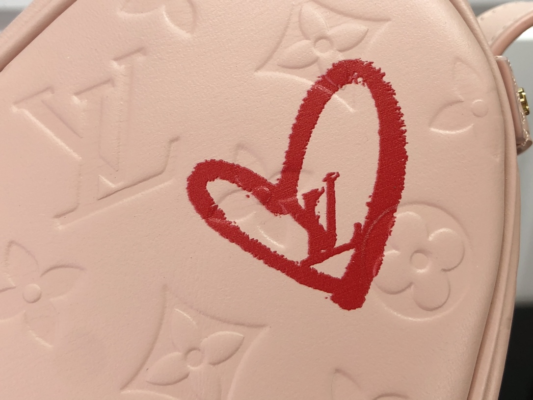 LV SAC COEUR M58738