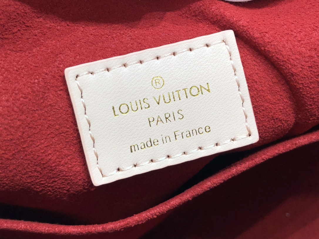 LV SAC COEUR M58738