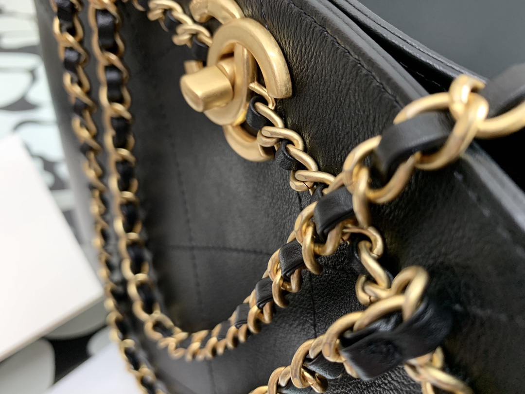 Ch**el Vintage Tote 24cm