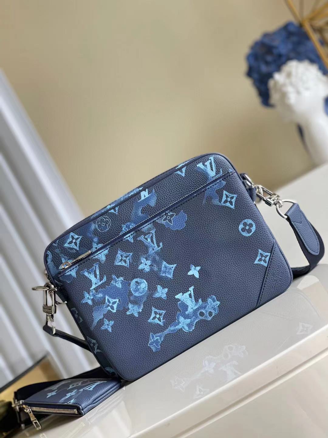 L0vis Vvtt0n Crossbody bag