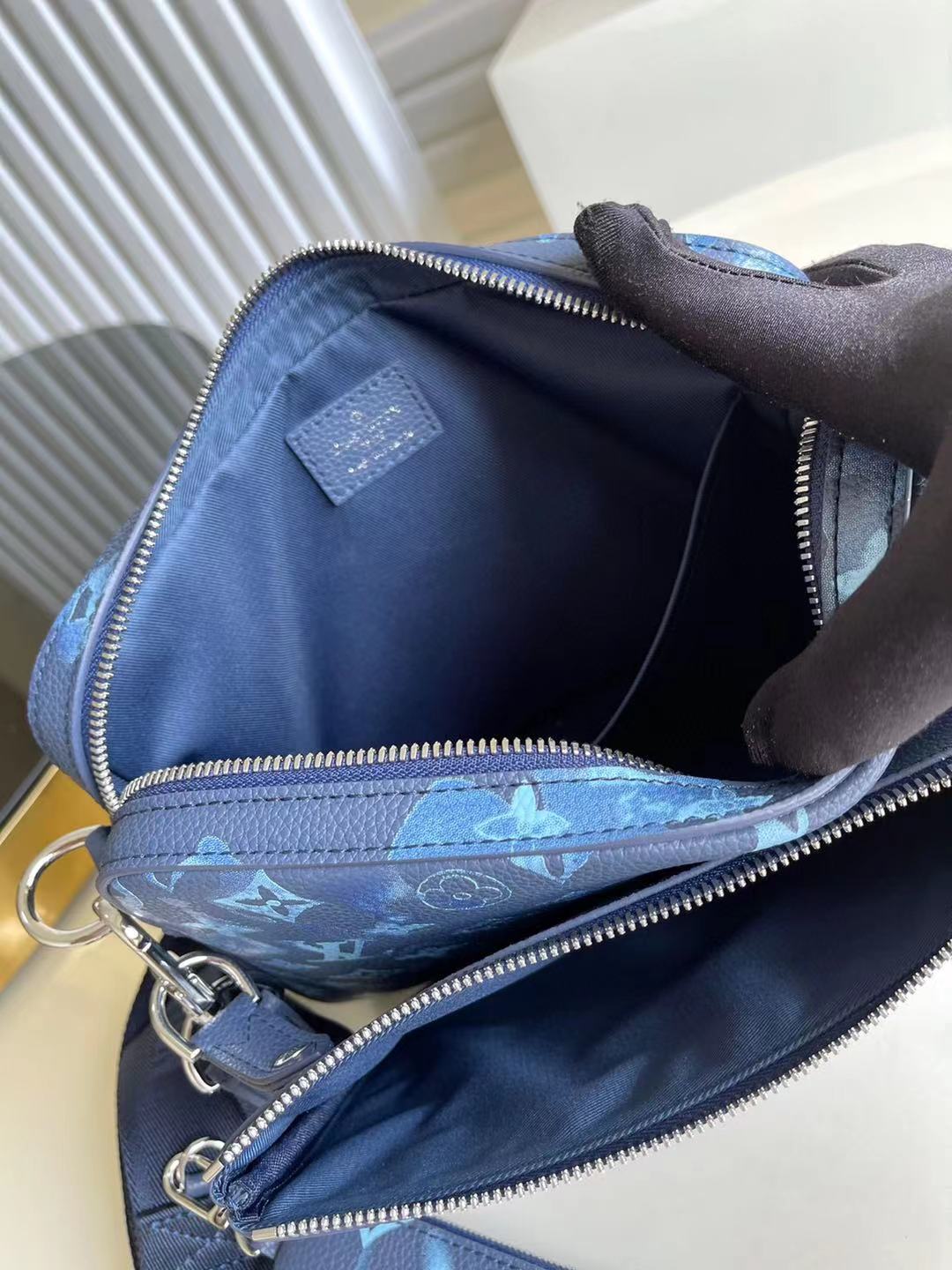 L0vis Vvtt0n Crossbody bag
