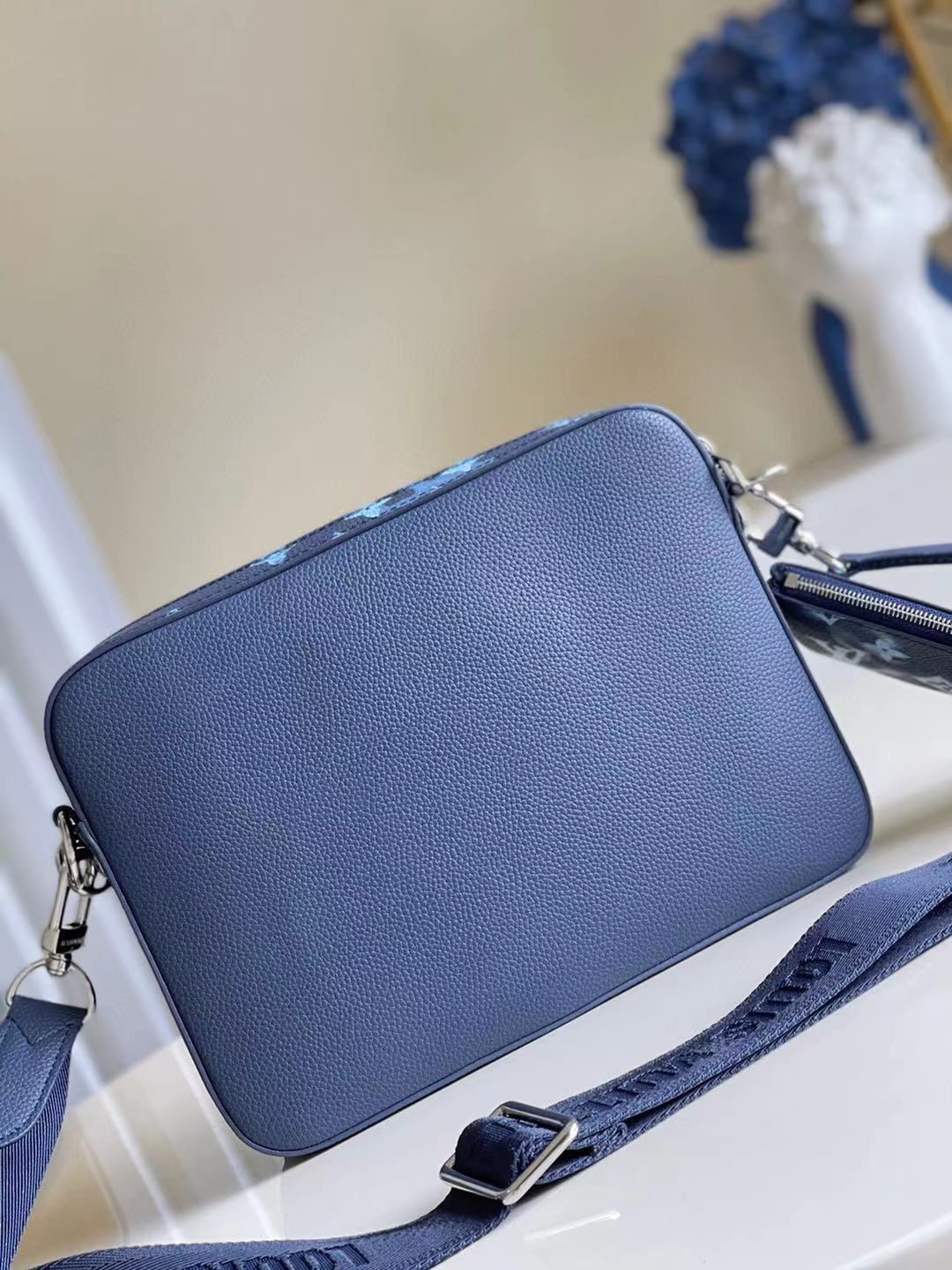 L0vis Vvtt0n Crossbody bag