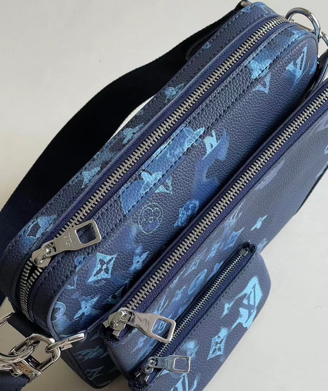 L0vis Vvtt0n Crossbody bag