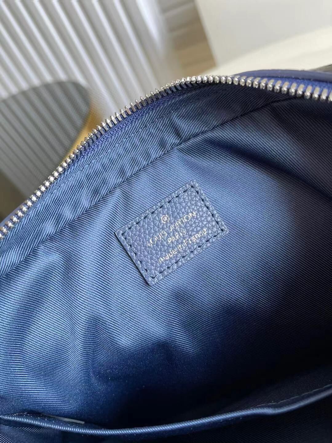 L0vis Vvtt0n Crossbody bag