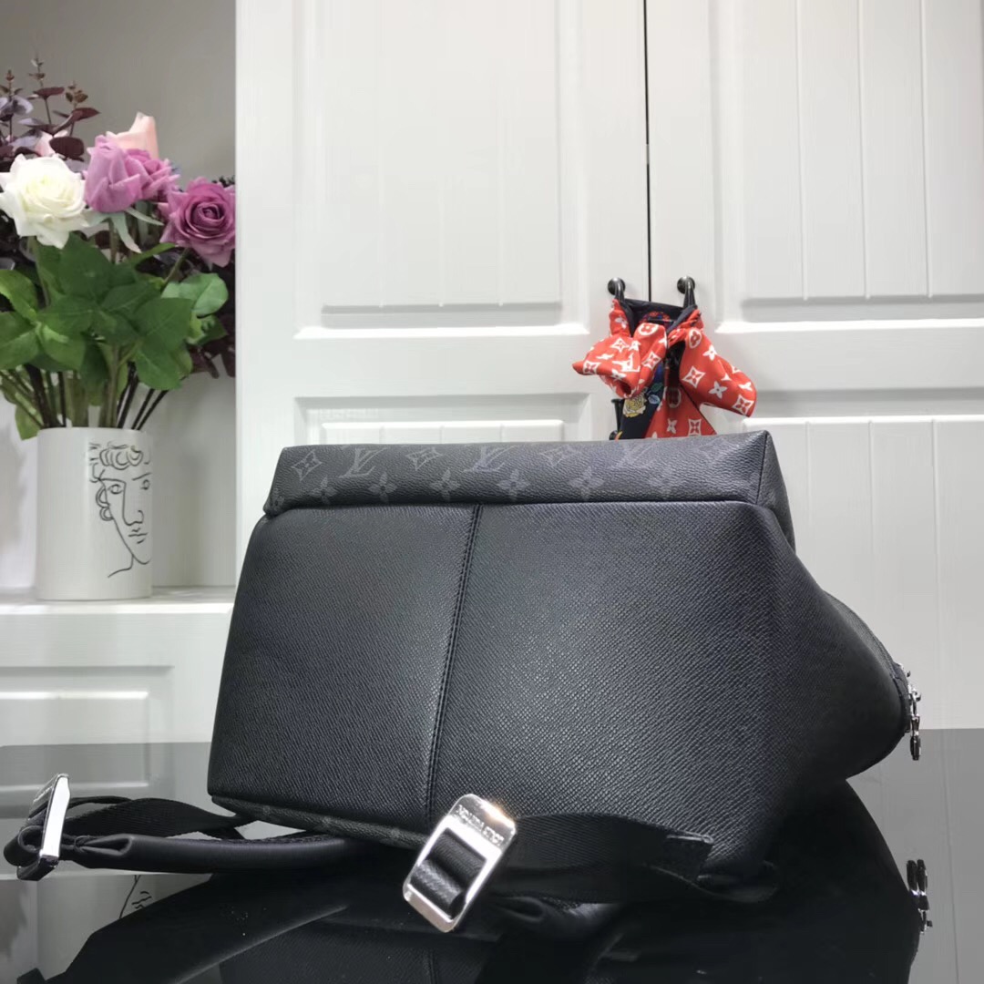 LV DISCOVERY BACKPACK M30230