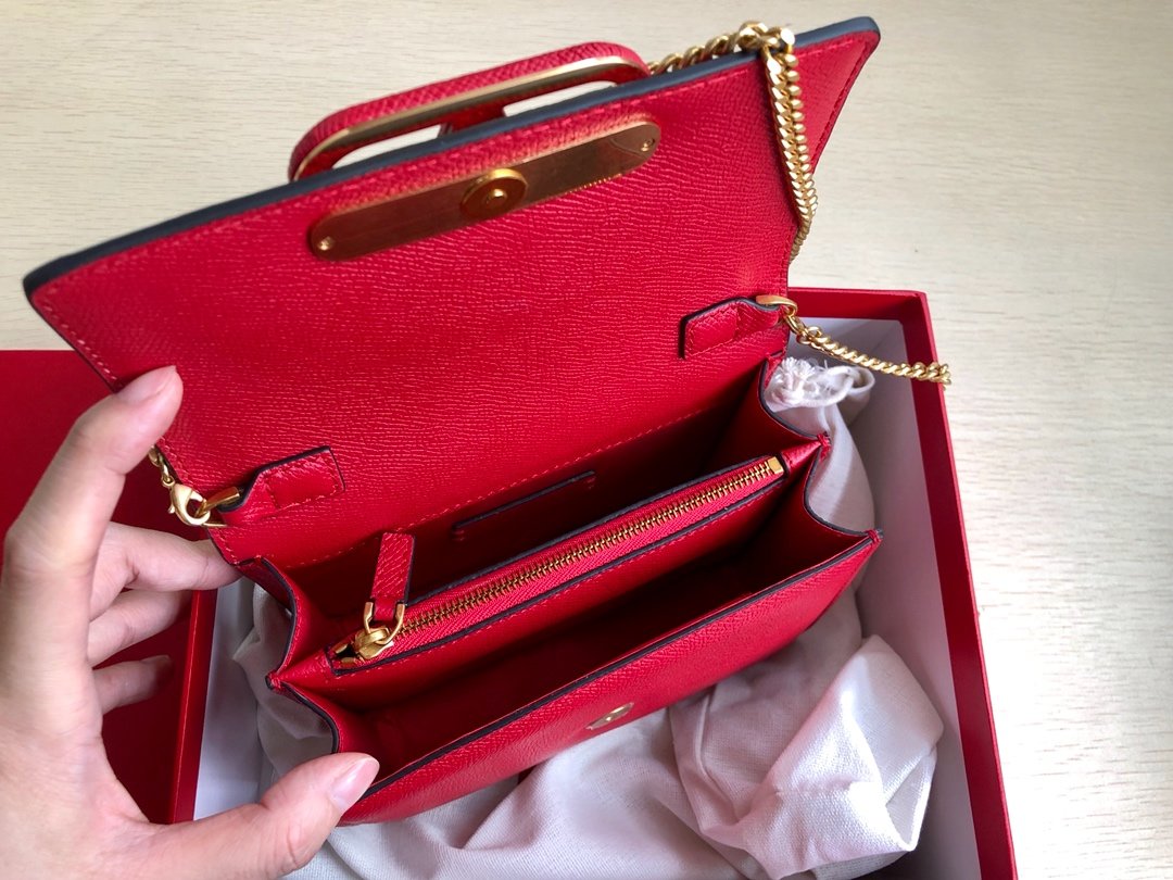 Va1e*ntin0 crossbody bag