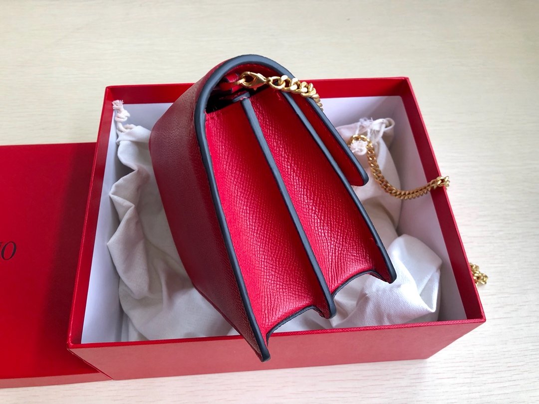 Va1e*ntin0 crossbody bag