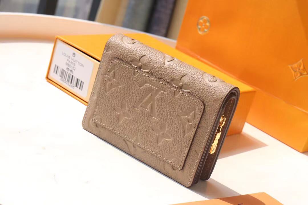 L0vis Vvtt0n Wallet 01