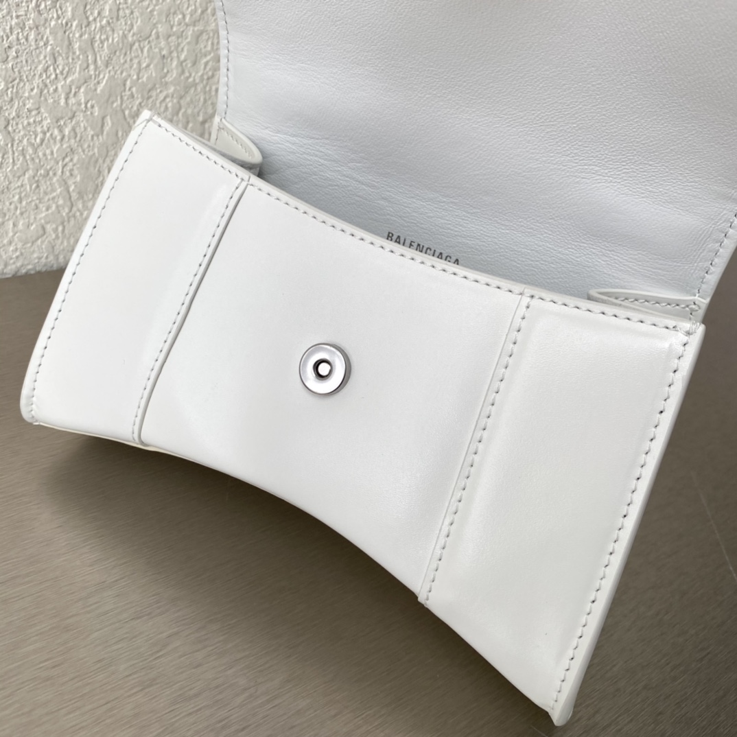Ba1en*iaga Hourglass white 19cm bestify