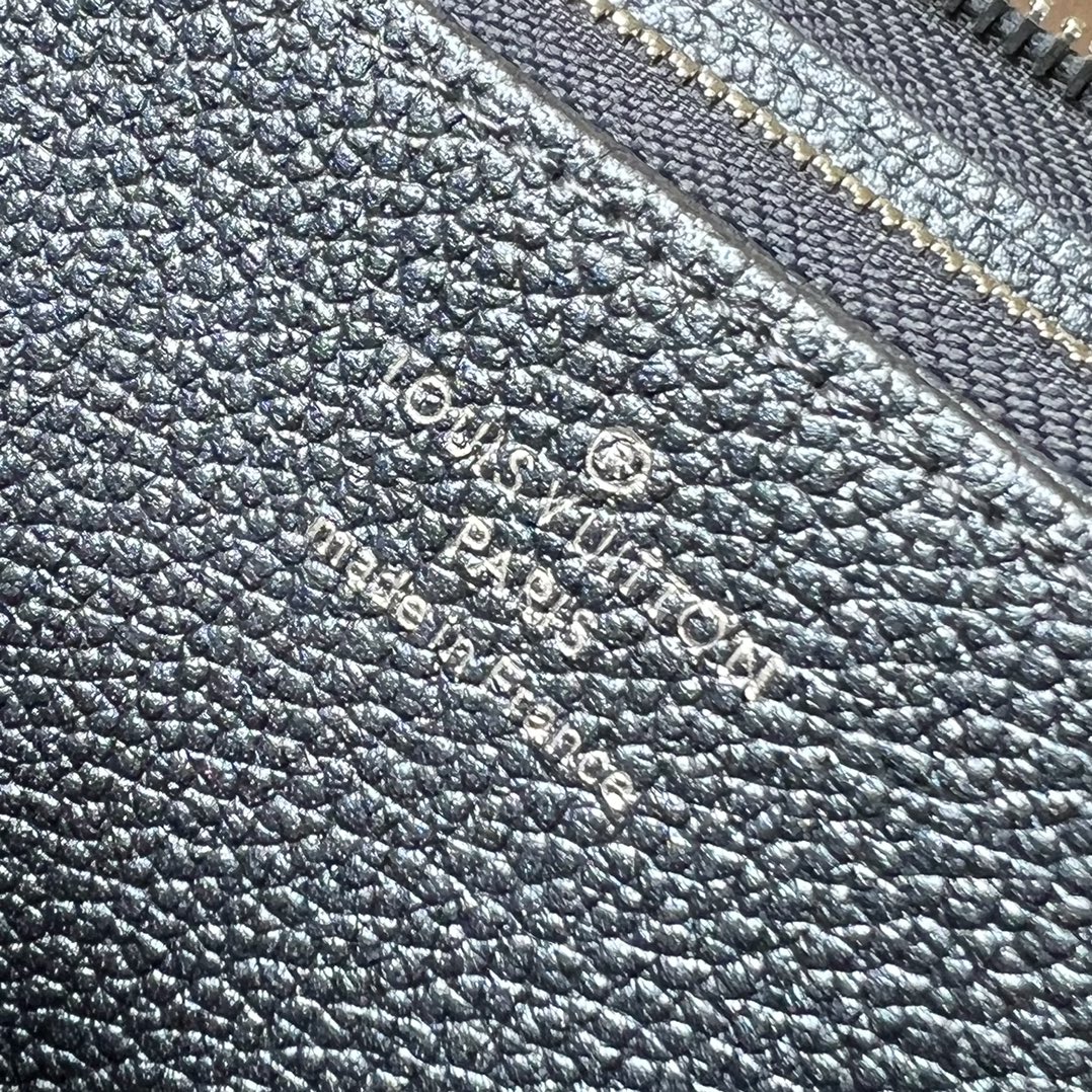 L0vis Vvtt0n Monogram Empreinte Zipper wallet