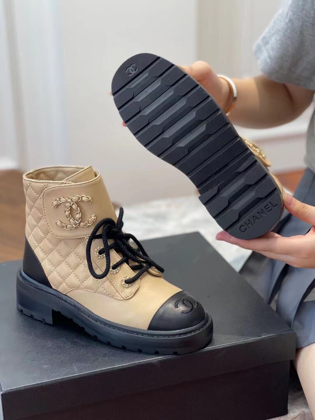 Ch**el Boots 011