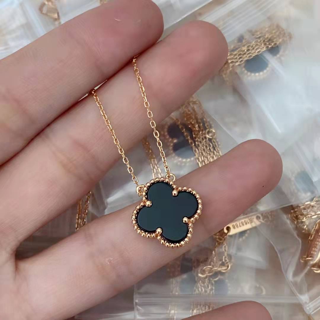 V*n Cl**f & Arp*1s Necklaces