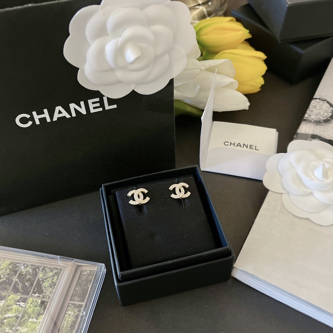 Ch**el earrings