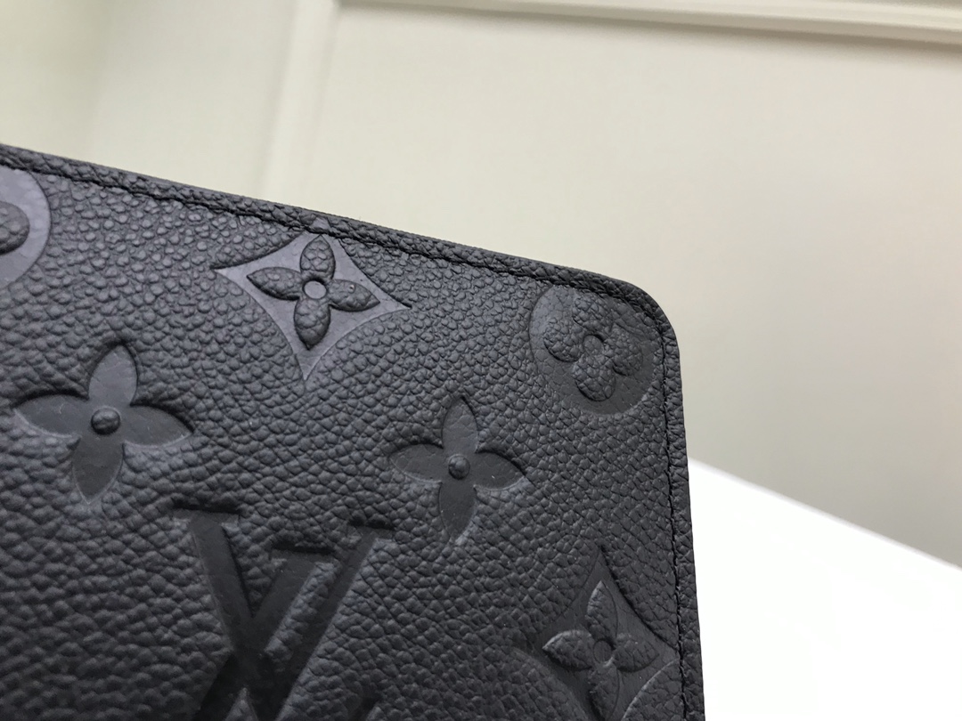 LV wallets M60574
