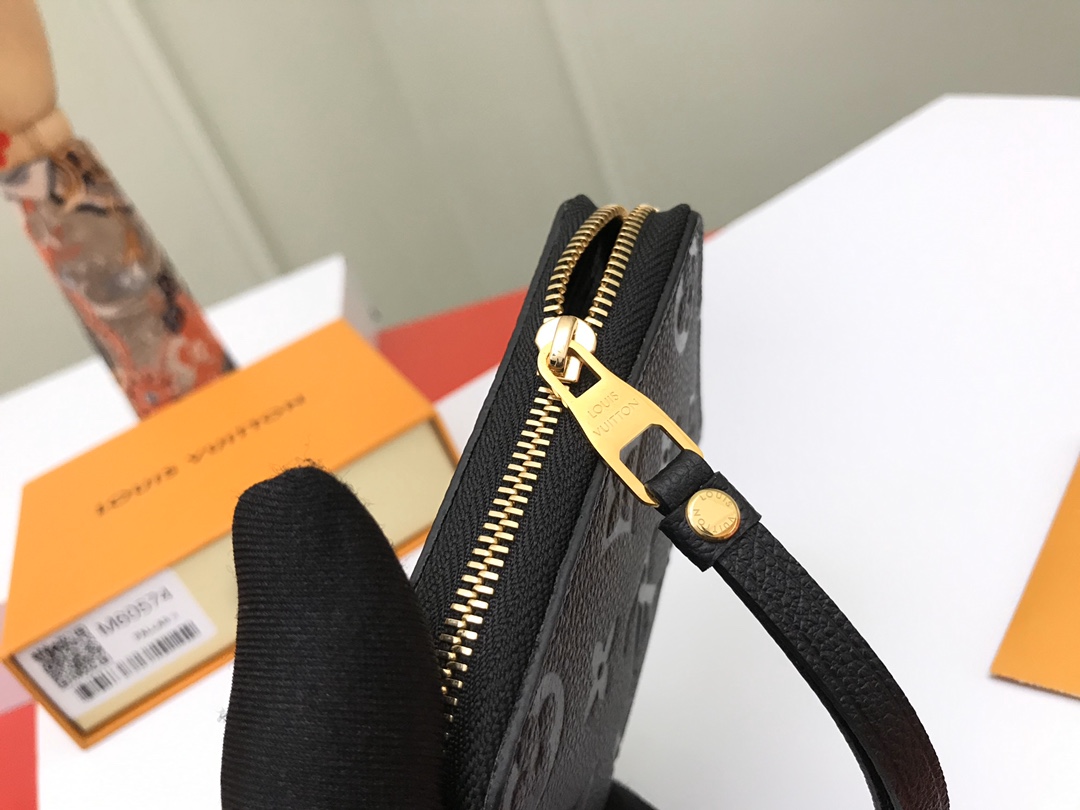 LV wallets M60574