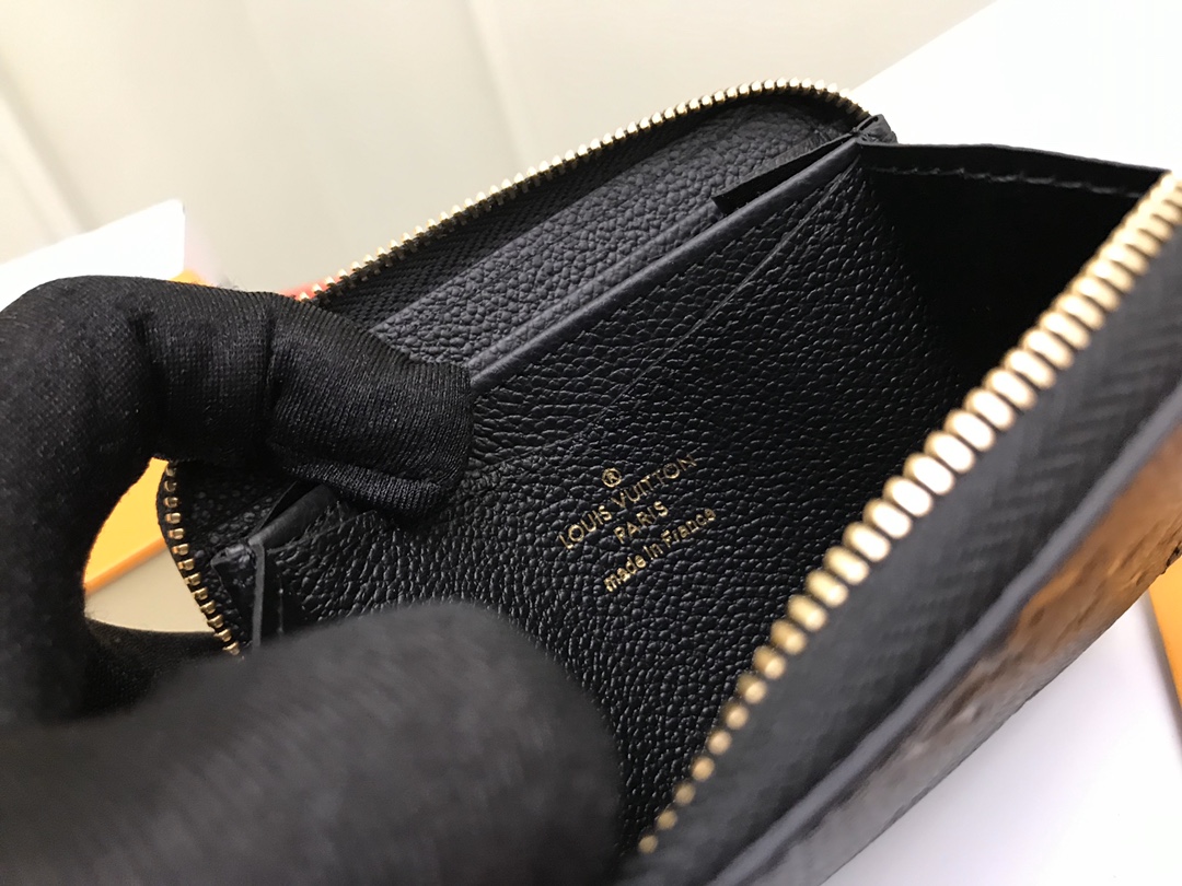 LV wallets M60574