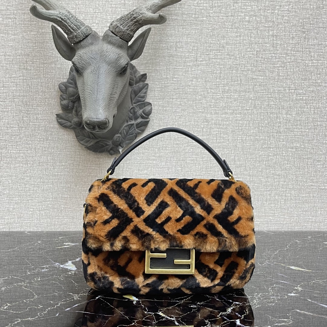 Bagsaaa F**di Baguette Mini Brown sheepskin bag - 13x5x20 cm