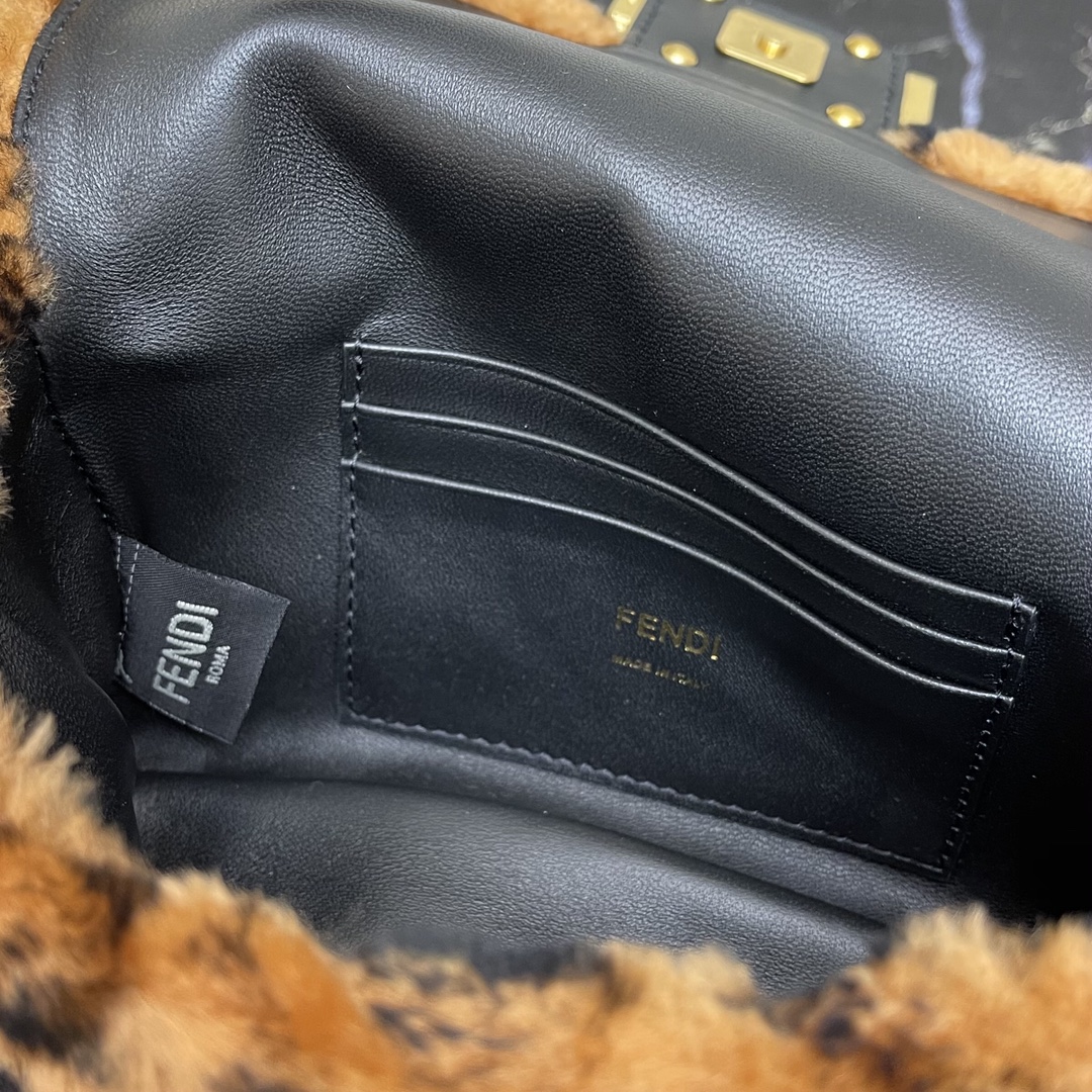 Bagsaaa F**di Baguette Mini Brown sheepskin bag - 13x5x20 cm
