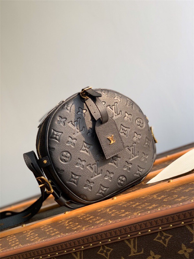 L0vis Vvtt0n Boite Chapeau Souple MM Bag M45167