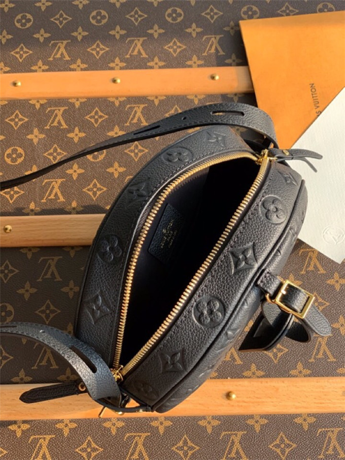 L0vis Vvtt0n Boite Chapeau Souple MM Bag M45167