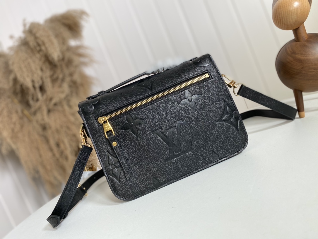 L0vis Vvtt0n Pochette Metis Bag with black