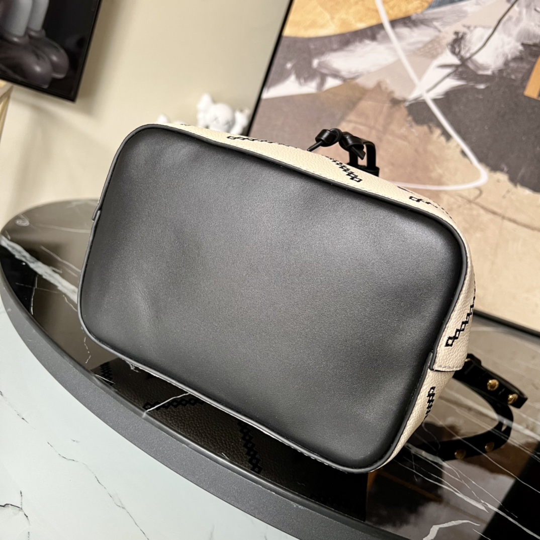 LV NÉONOÉ BB Monogram Bag M46023 20cm
