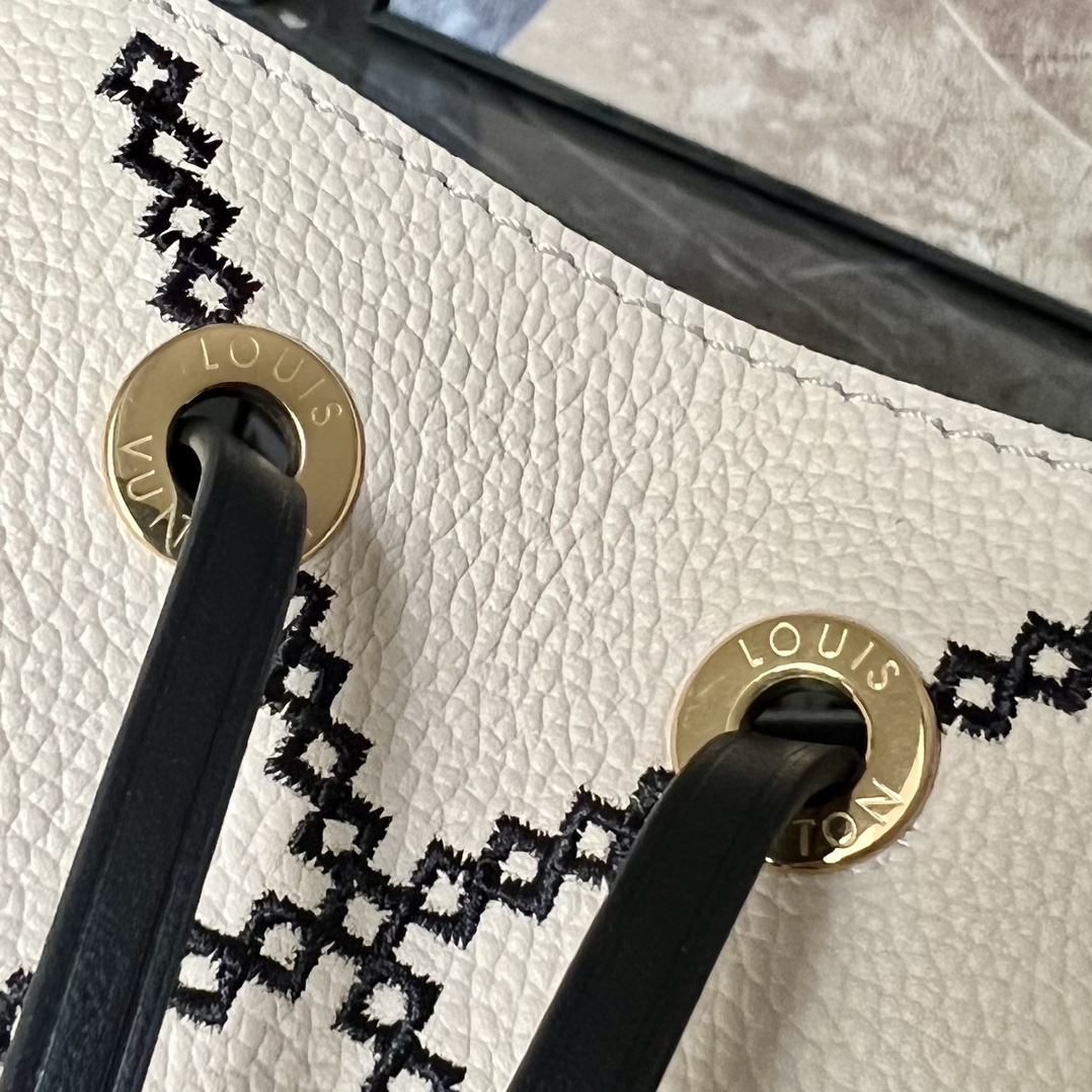 LV NÉONOÉ BB Monogram Bag M46023 20cm