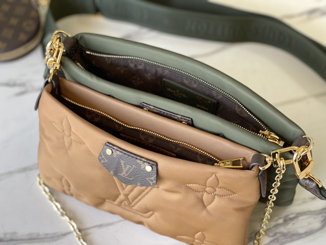 LV Maxi Multi Pochette Accessoires 001