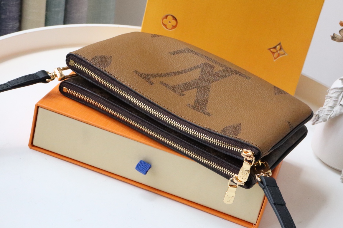 LV M69203 DOUBLE ZIP POCHETTE