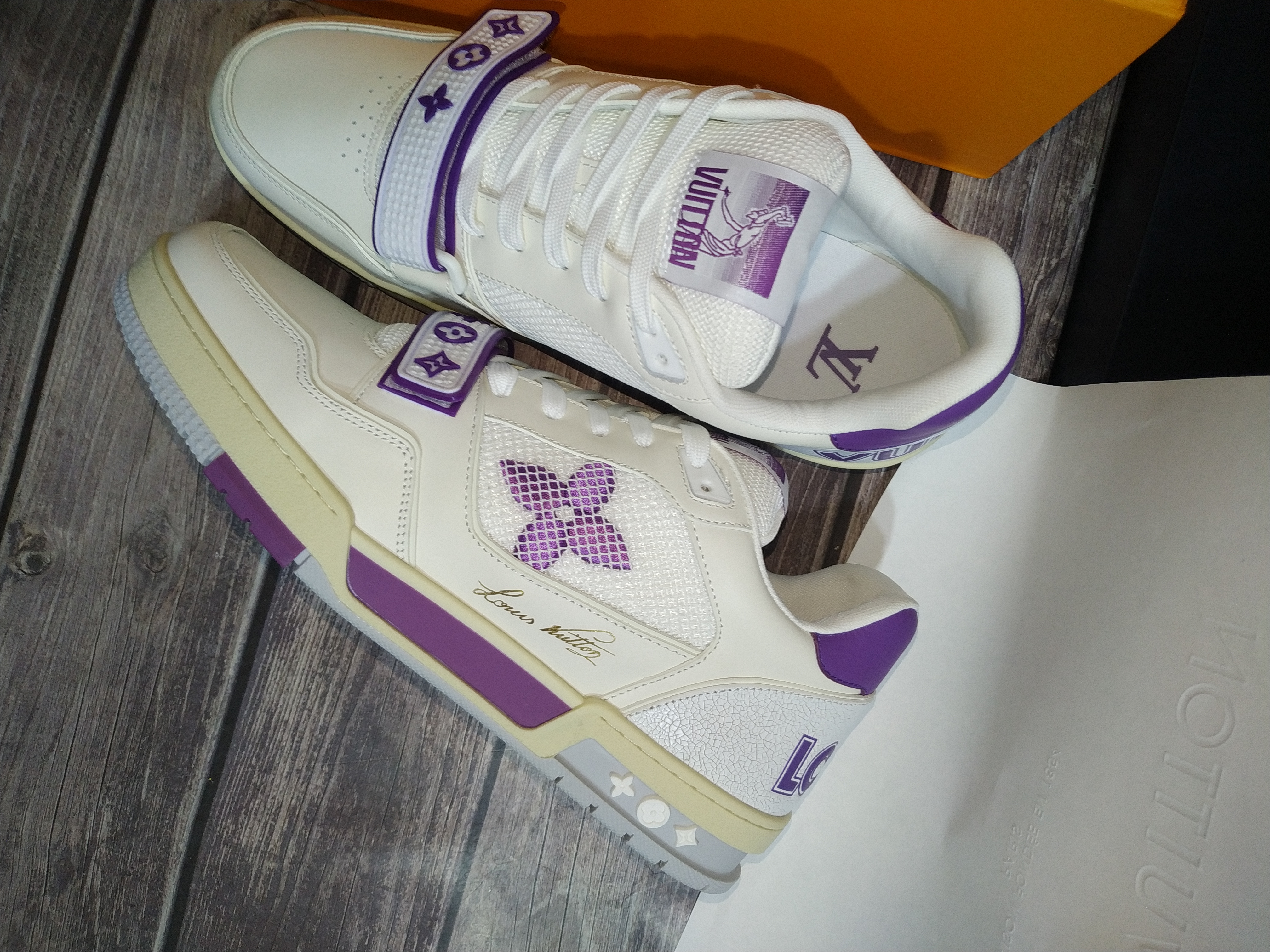 LV TRAINER SNEAKER