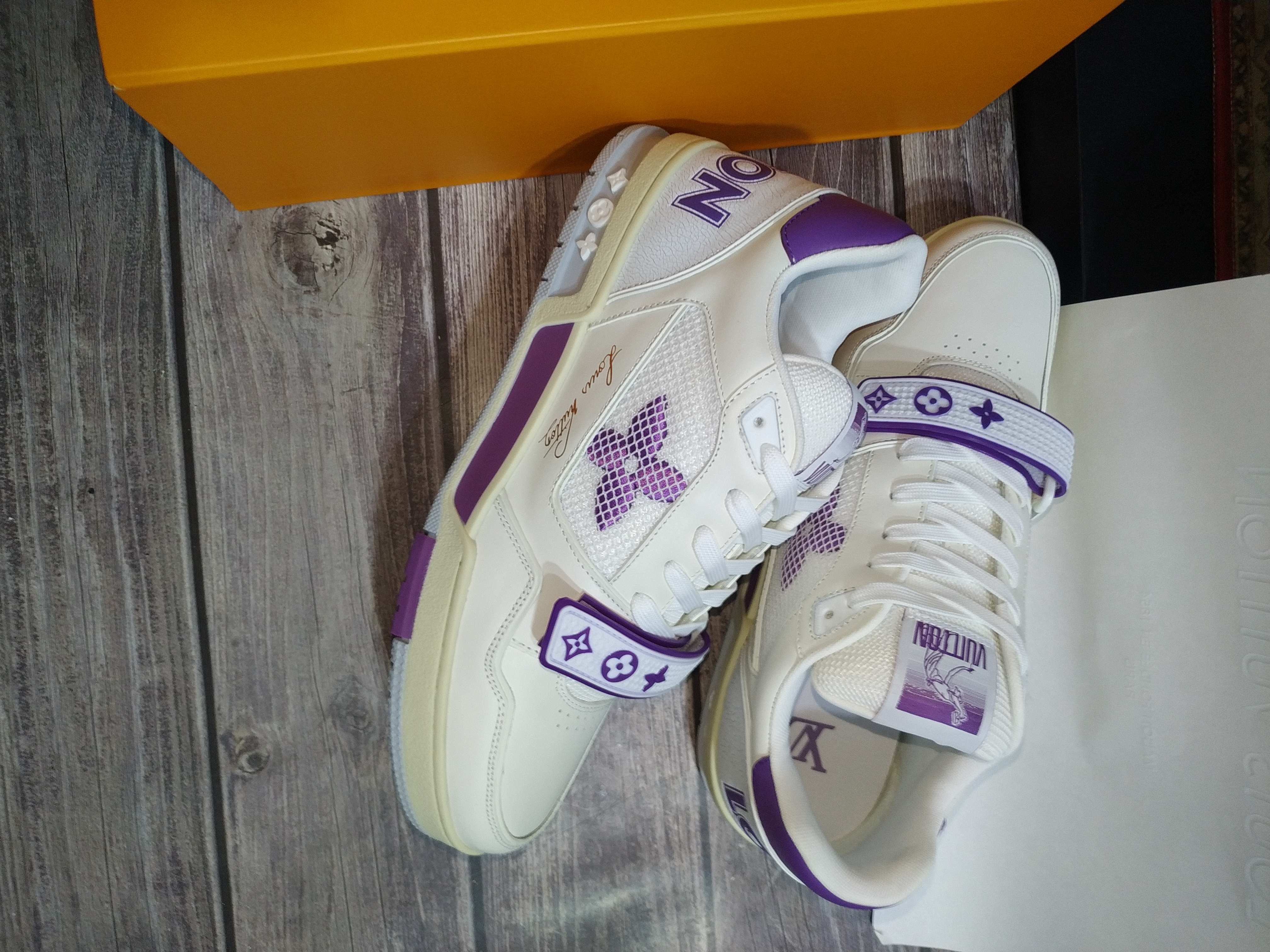 LV TRAINER SNEAKER