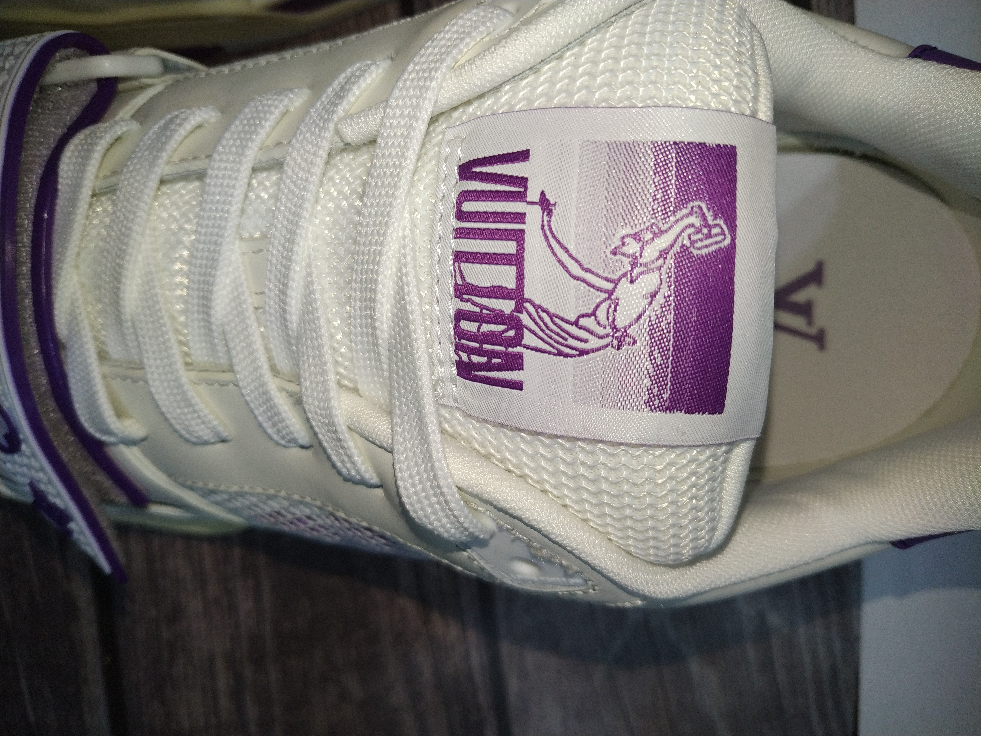 LV TRAINER SNEAKER