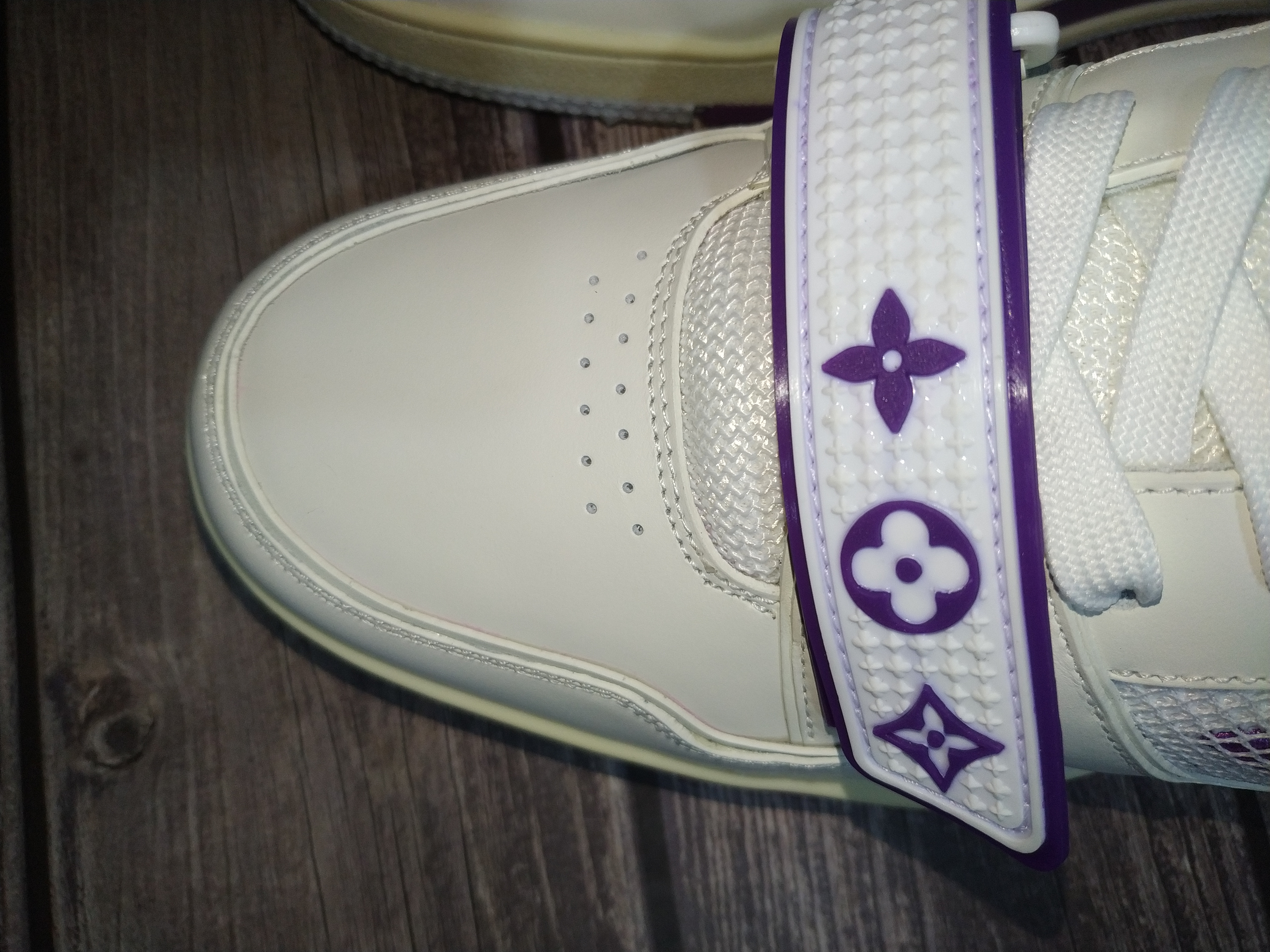 LV TRAINER SNEAKER