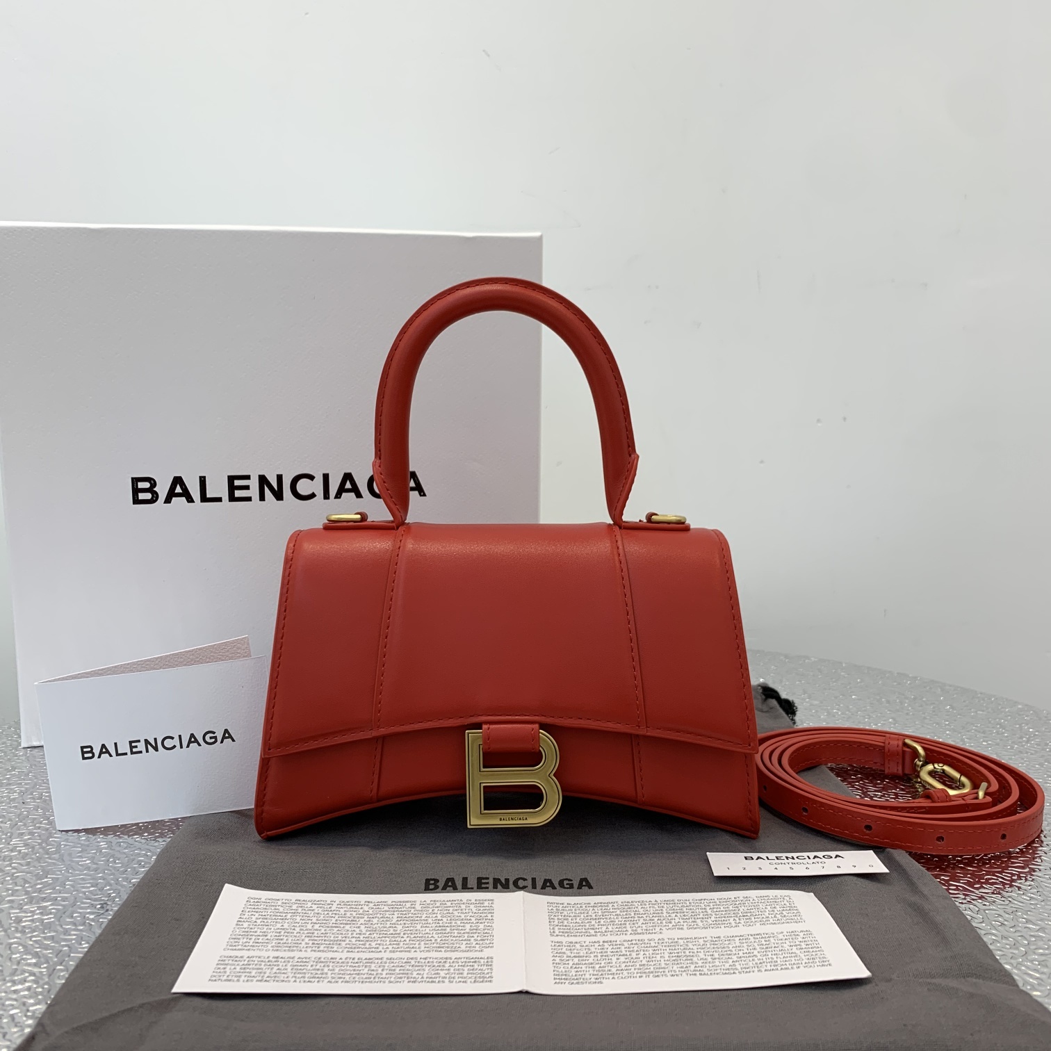 Ba1en*iaga Hourglass handle bag