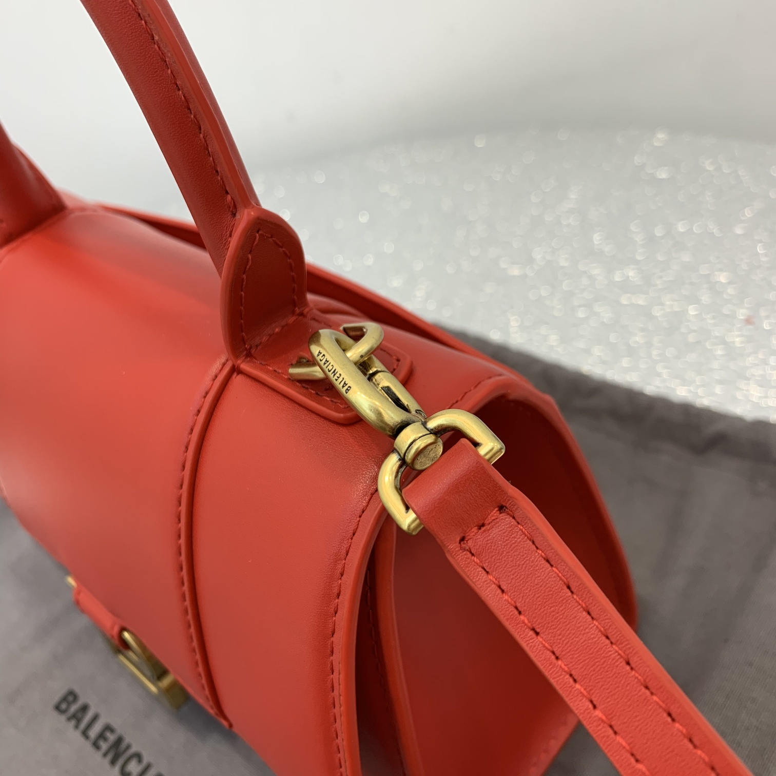 Ba1en*iaga Hourglass handle bag