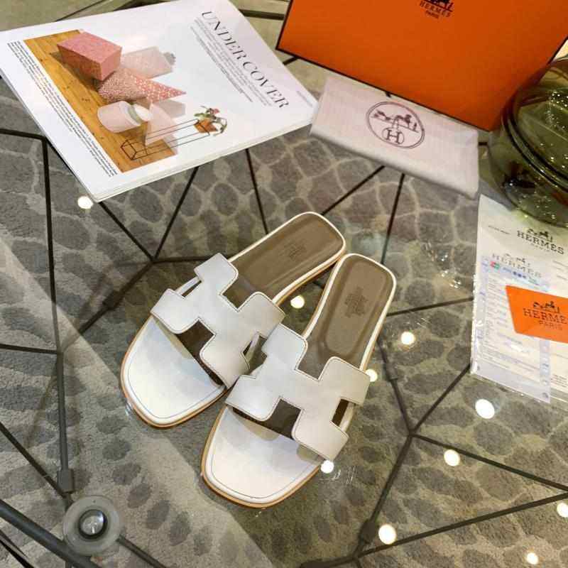 H**me5 Slippers White