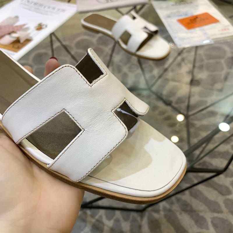 H**me5 Slippers White