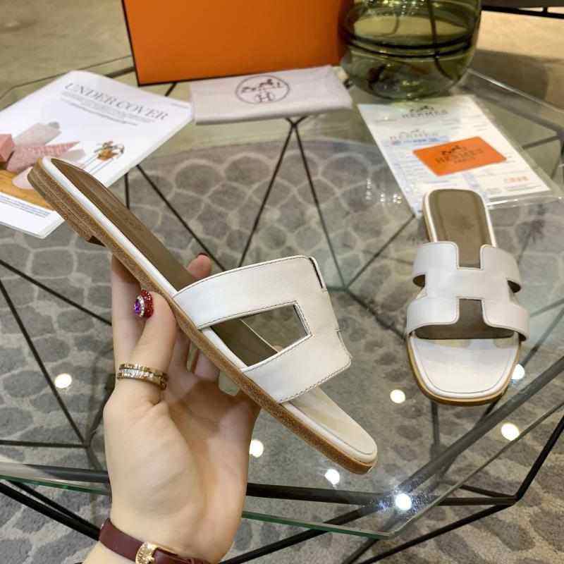 H**me5 Slippers White