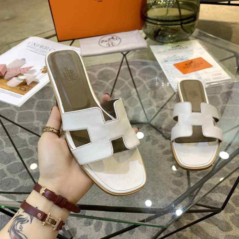 H**me5 Slippers White