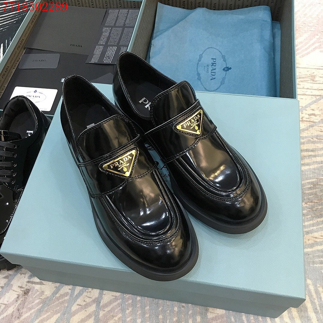 Pra*a loafers