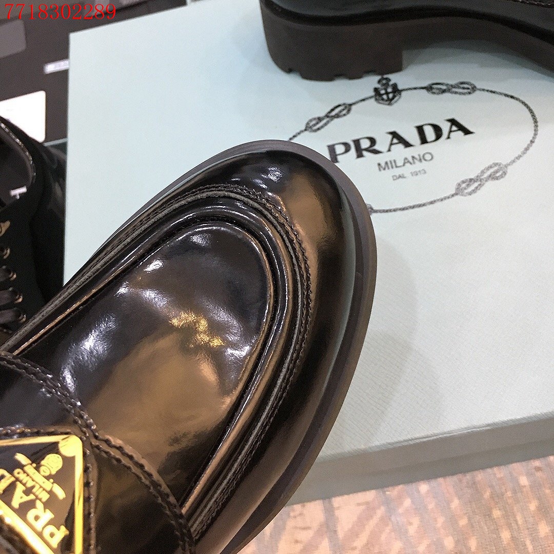 Pra*a loafers
