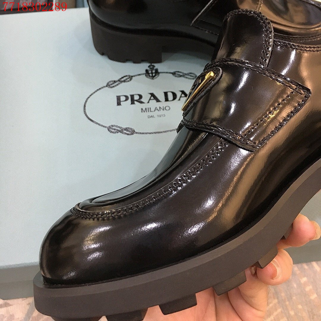 Pra*a loafers