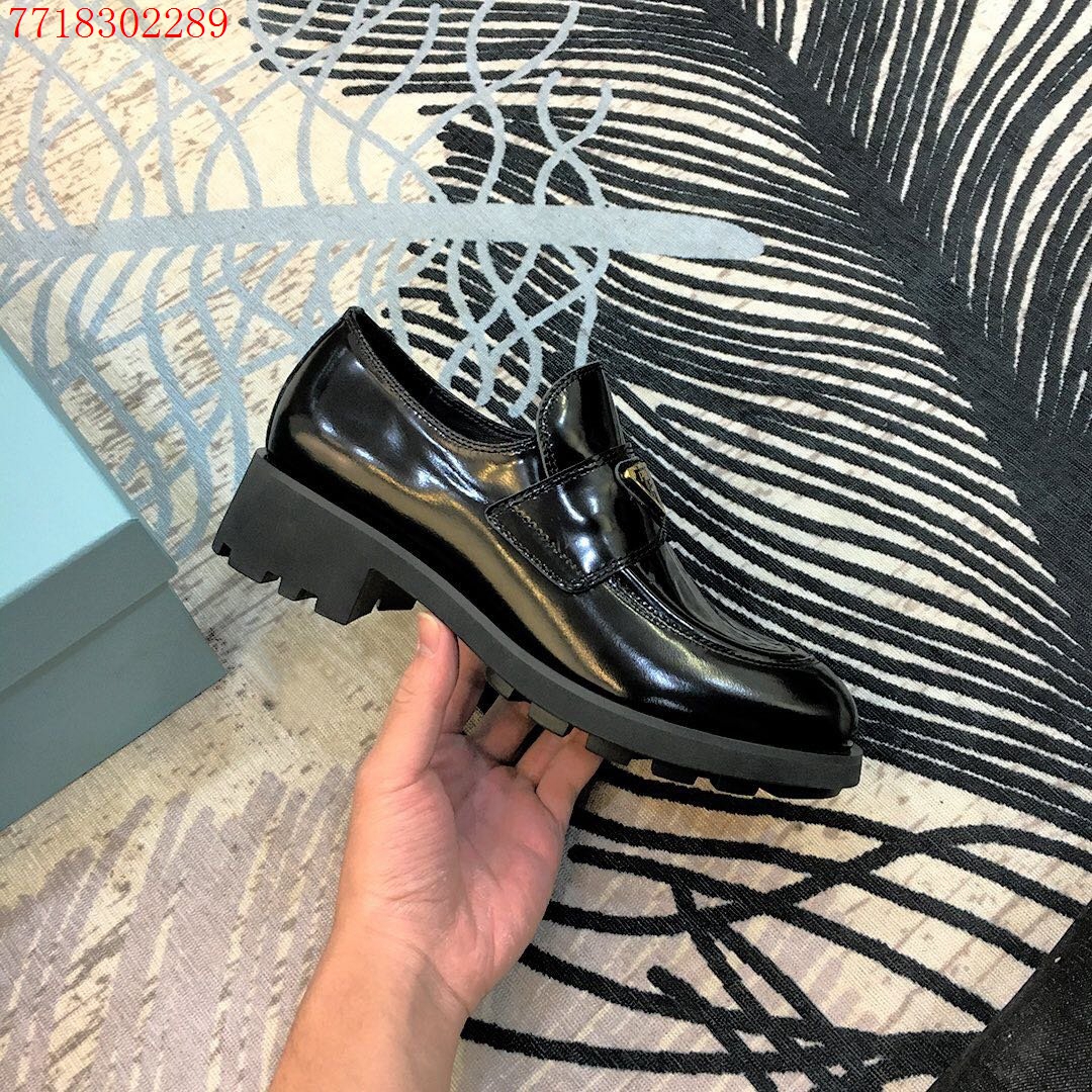 Pra*a loafers