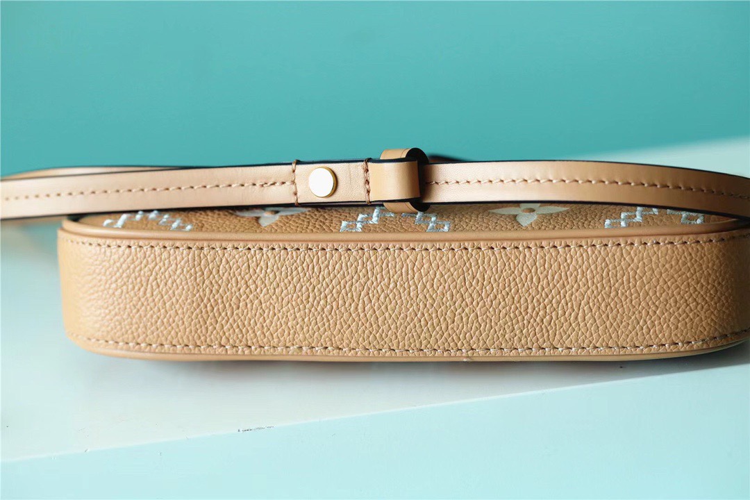 L0vis Vvtt0n Easy Pouch On Strap 001