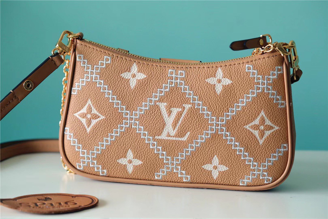 L0vis Vvtt0n Easy Pouch On Strap 001