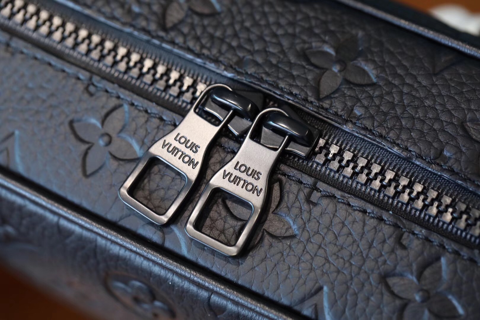 LV MINI SOFT TRUNK M55702
